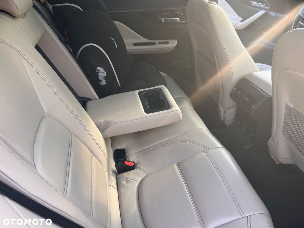 Jaguar F-Pace - 8