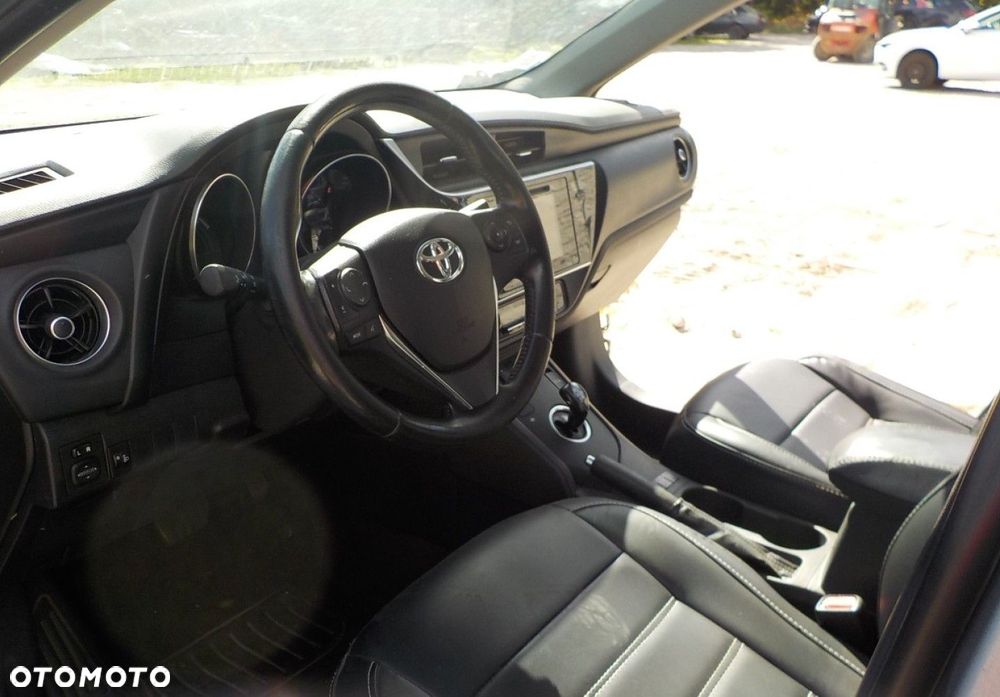 Toyota Auris - 16