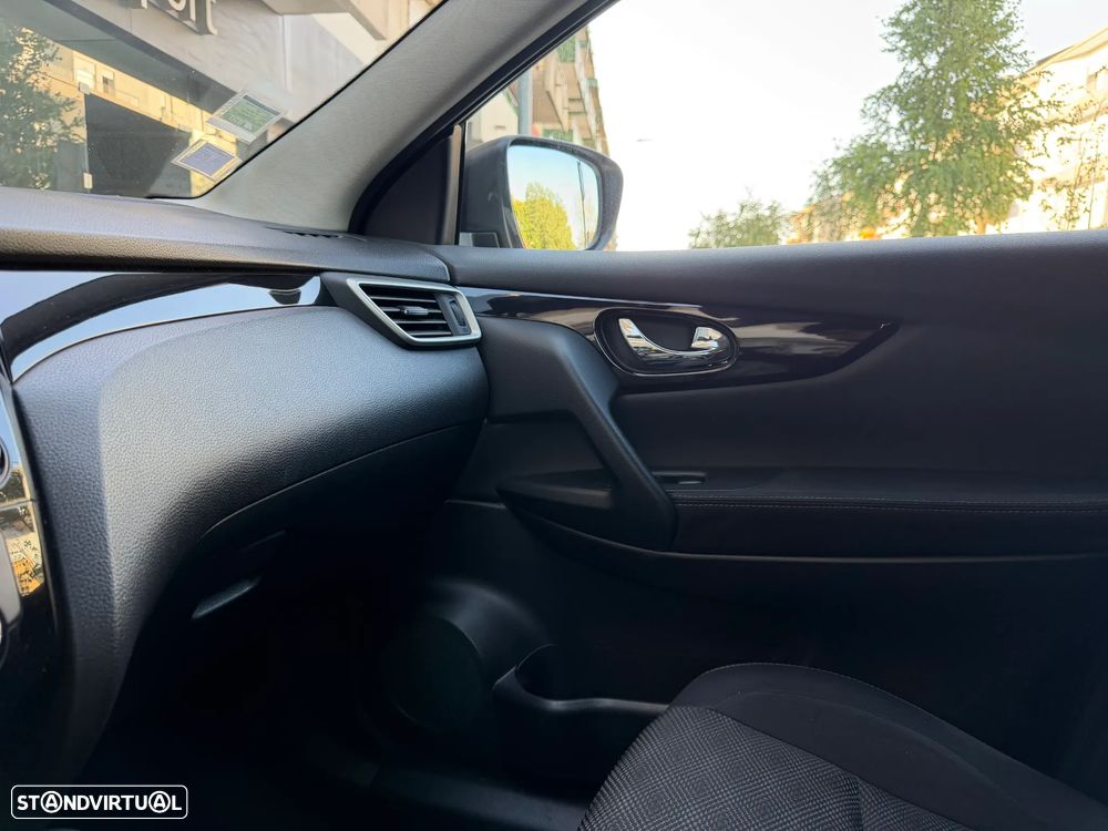 Nissan Qashqai 1.6 dCi N-Connecta 18 - 22