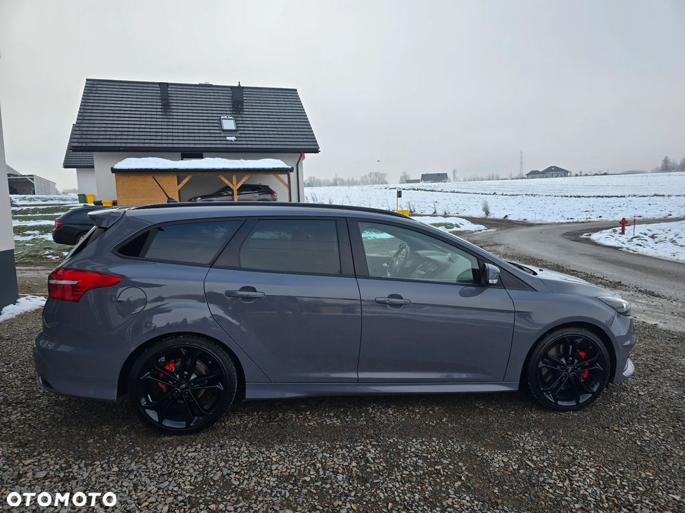 Ford Focus 2.0 EcoBoost ST - 30