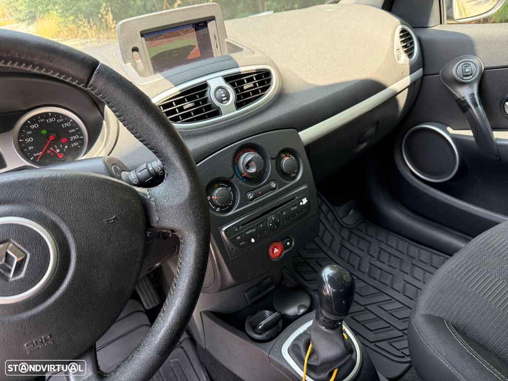 Renault Clio Sport Tourer - 12