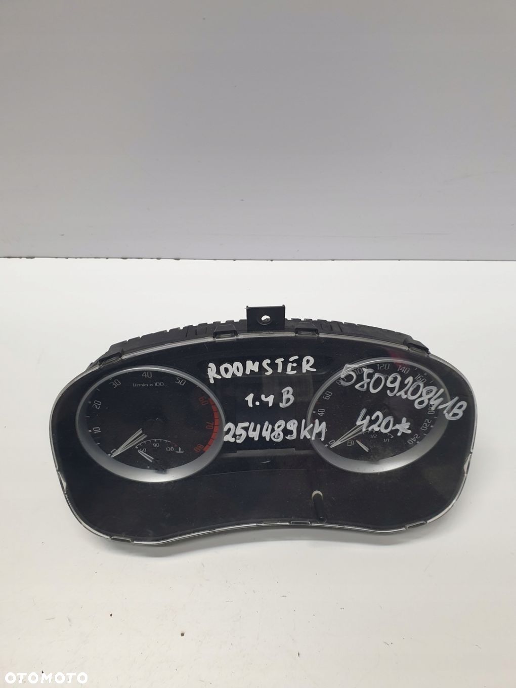 LICZNIK ZEGARY SKODA ROOMSTER 1.4 B 5J0920841B - 1