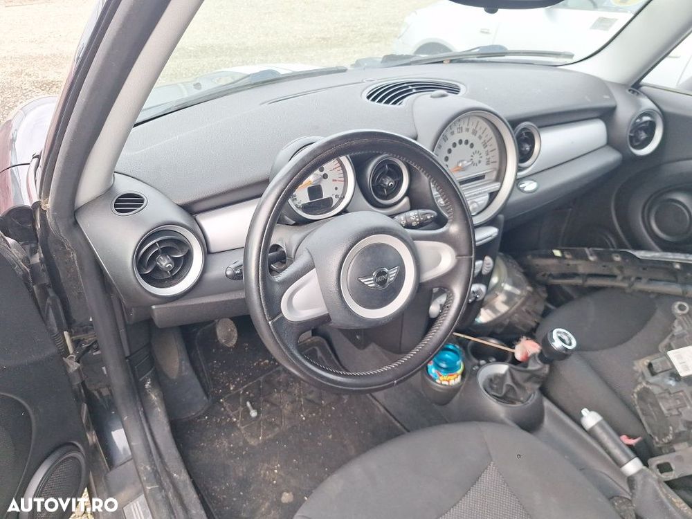 Dezmembrez Mini Cooper 1.6 benzina - 4