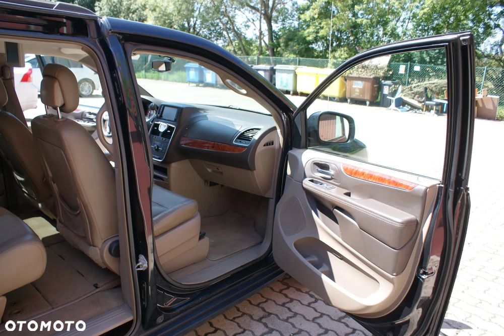 Chrysler Town & Country 3.6 Touring - 30