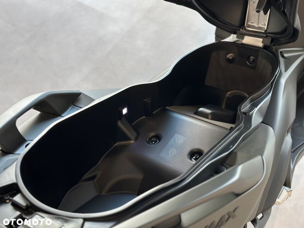 Yamaha X-max - 7
