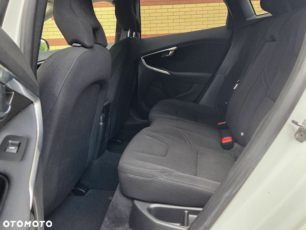 Volvo V40 T2 Momentum - 8