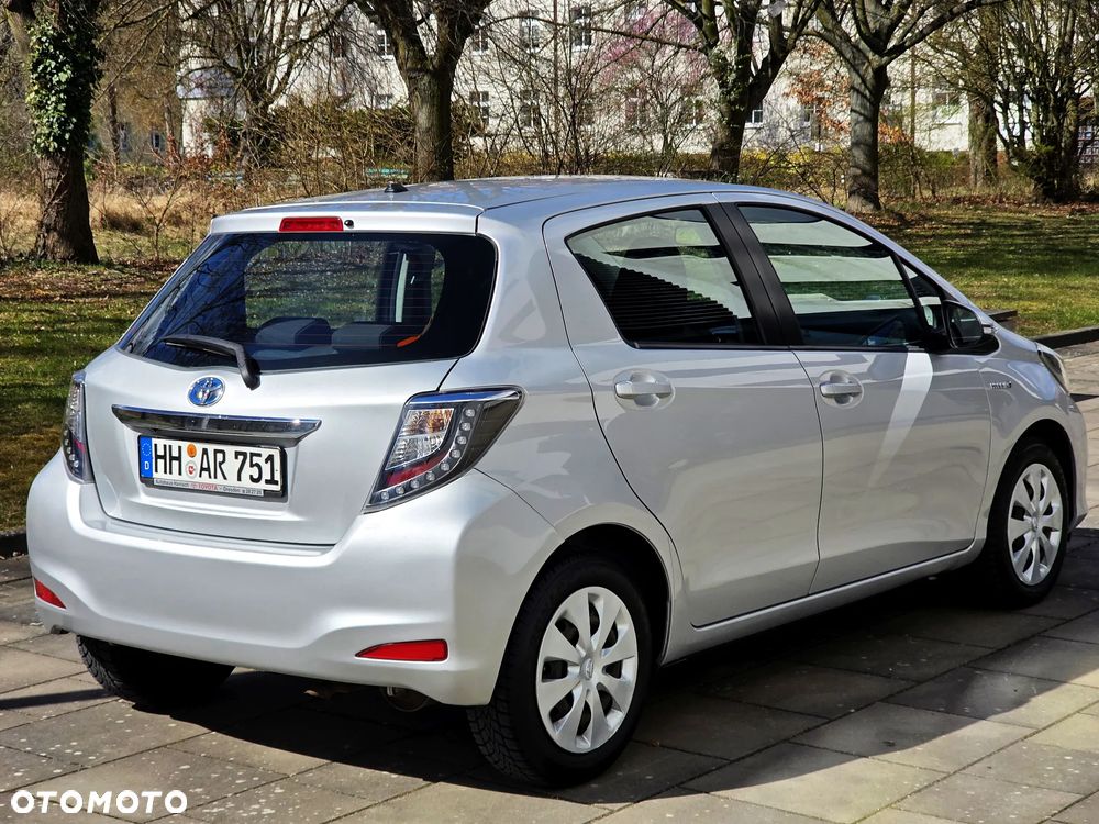 Toyota Yaris Hybrid 100 Premium - 5