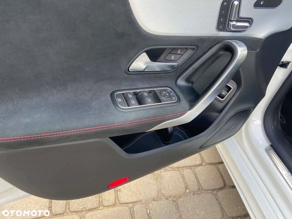 Mercedes-Benz CLA 220 4-Matic AMG Line 7G-DCT - 18