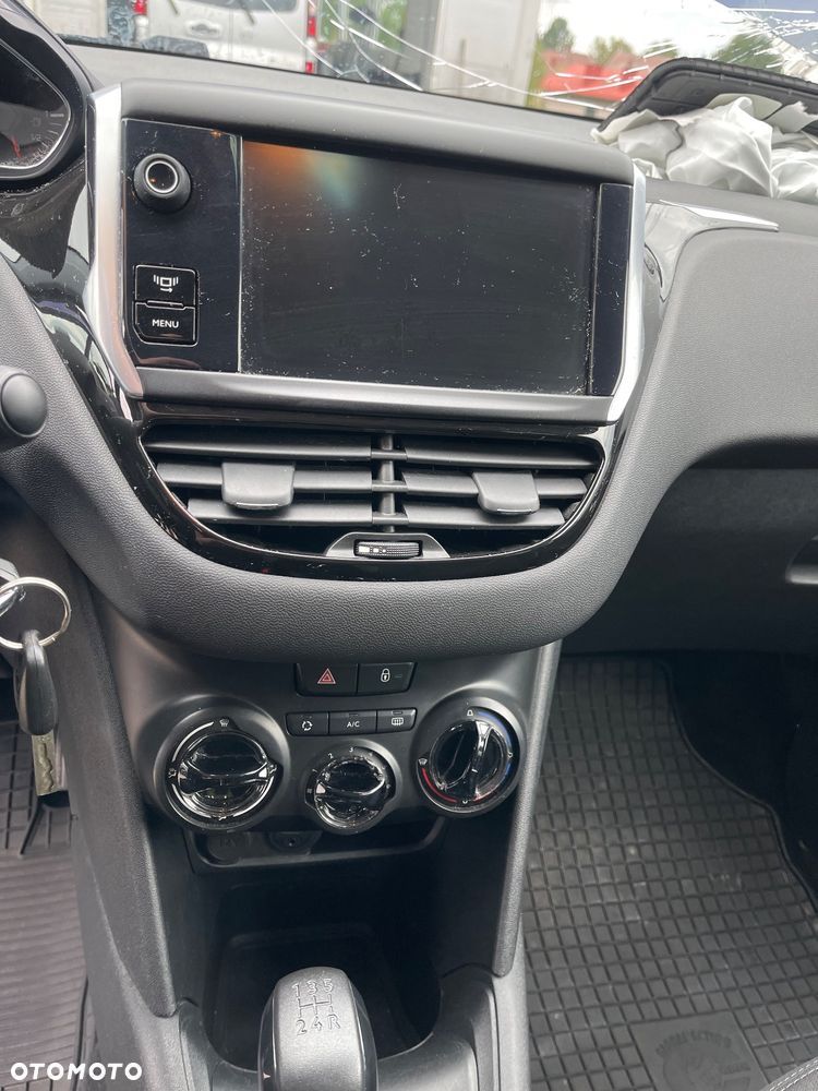 Peugeot 208 82 PureTech Style - 13