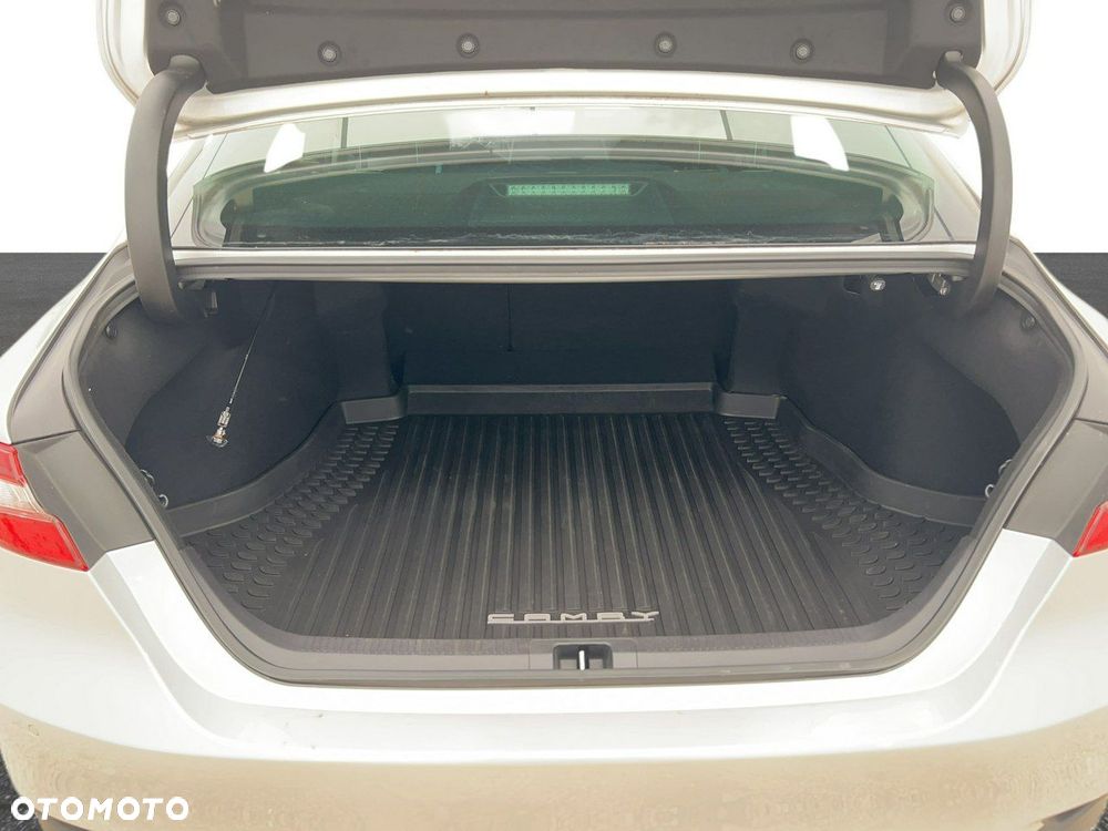 Toyota Camry - 10