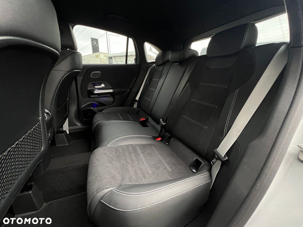 Mercedes-Benz GLA 200 4-Matic AMG Line - 11