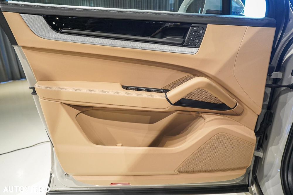 Porsche Cayenne Coupe E-Hybrid - 14