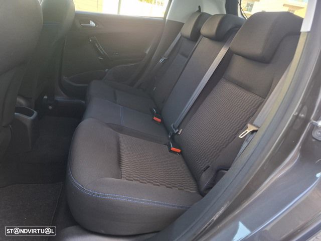 Peugeot 208 1.2 PureTech Signature - 36