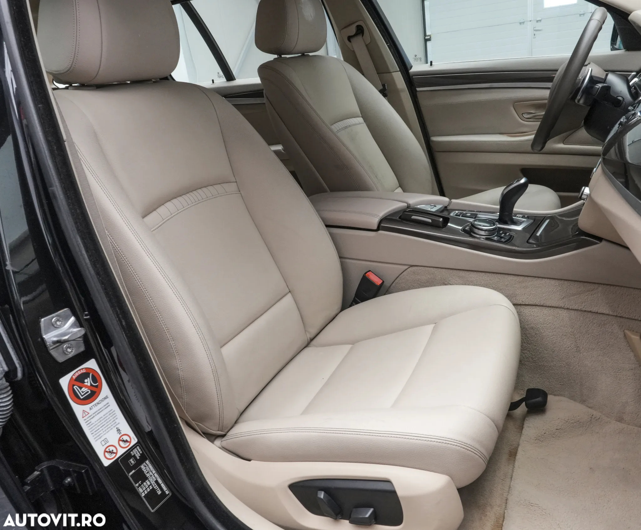BMW Seria 5 525d xDrive Touring - 14