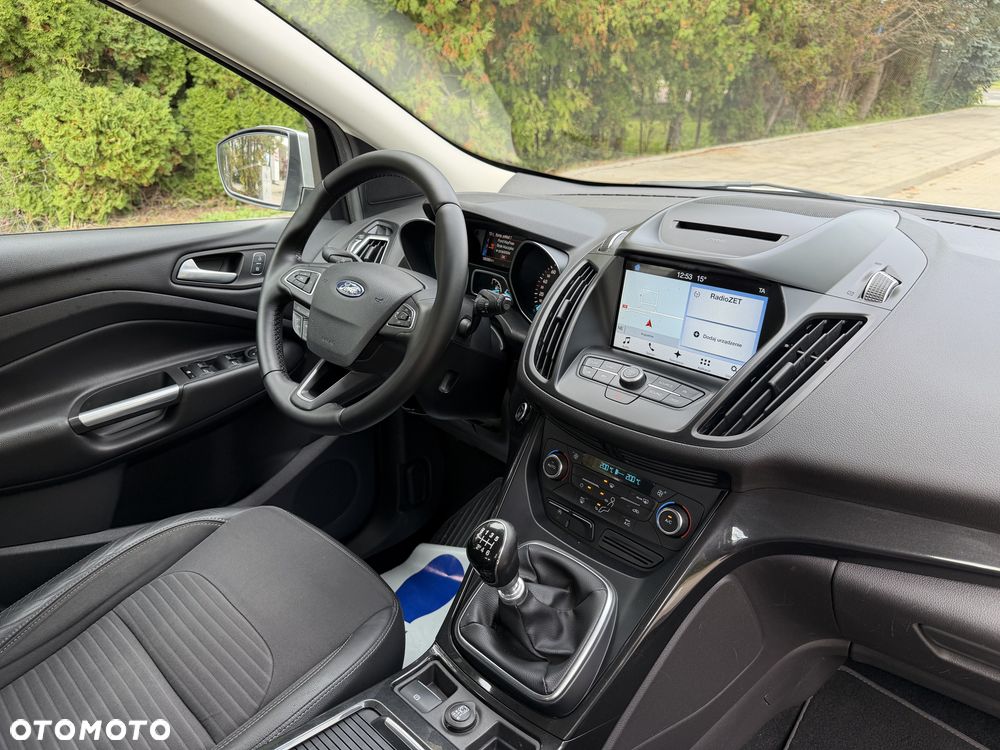 Ford Kuga 2.0 TDCi 2x4 Titanium - 30