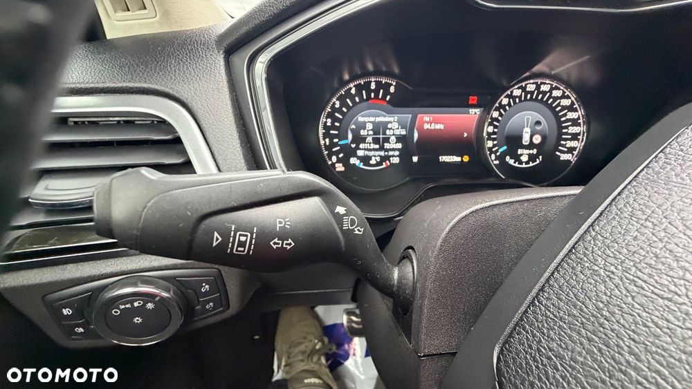 Ford Mondeo - 32