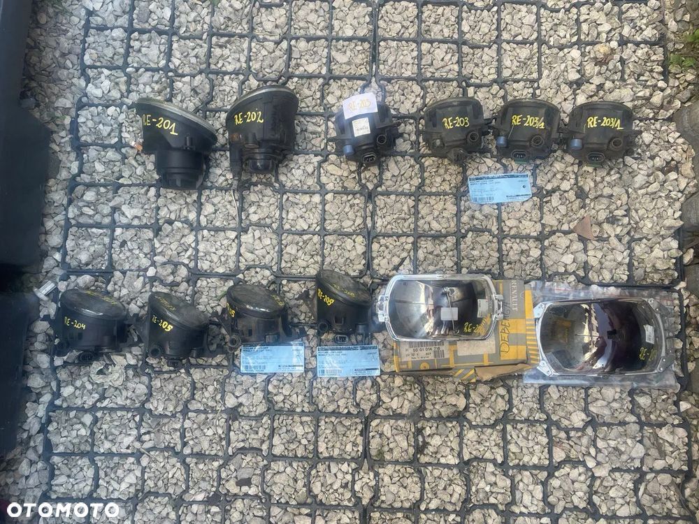 RENAULT HALOGENY MIGACZE LAMPKI ŚWIATŁA TYLNIE W ZDERZAK - 1