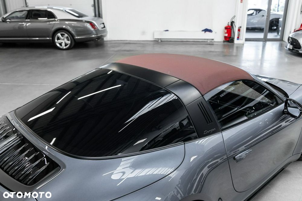 Porsche 911 Targa 4 GTS PDK - 15