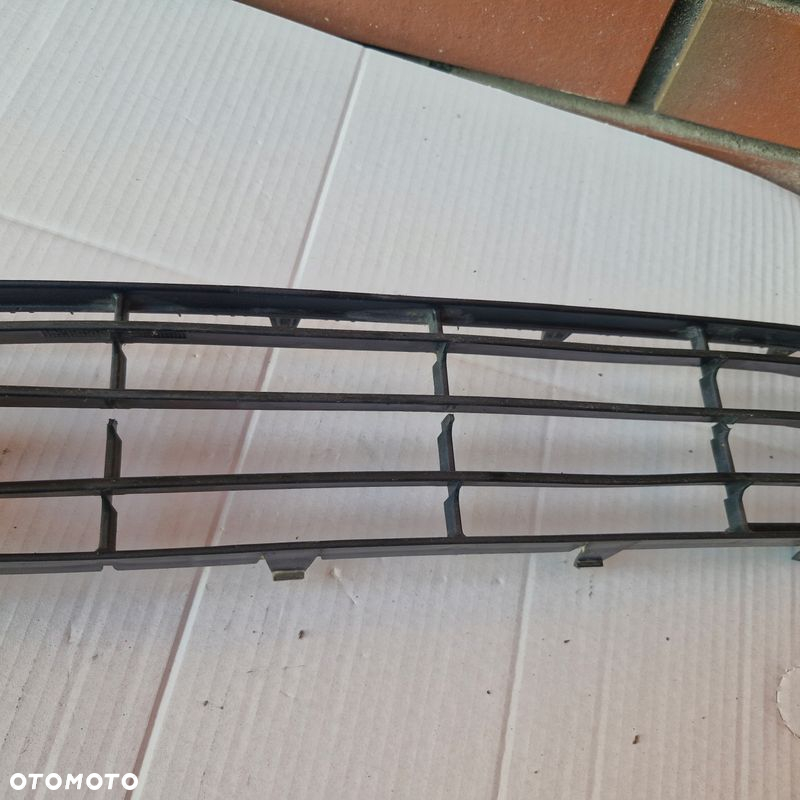 MITSUBISHI COLT VI Z30 08R KRATKA ZDERZAKA PRZOD SRODKOWA MN105191 - 3