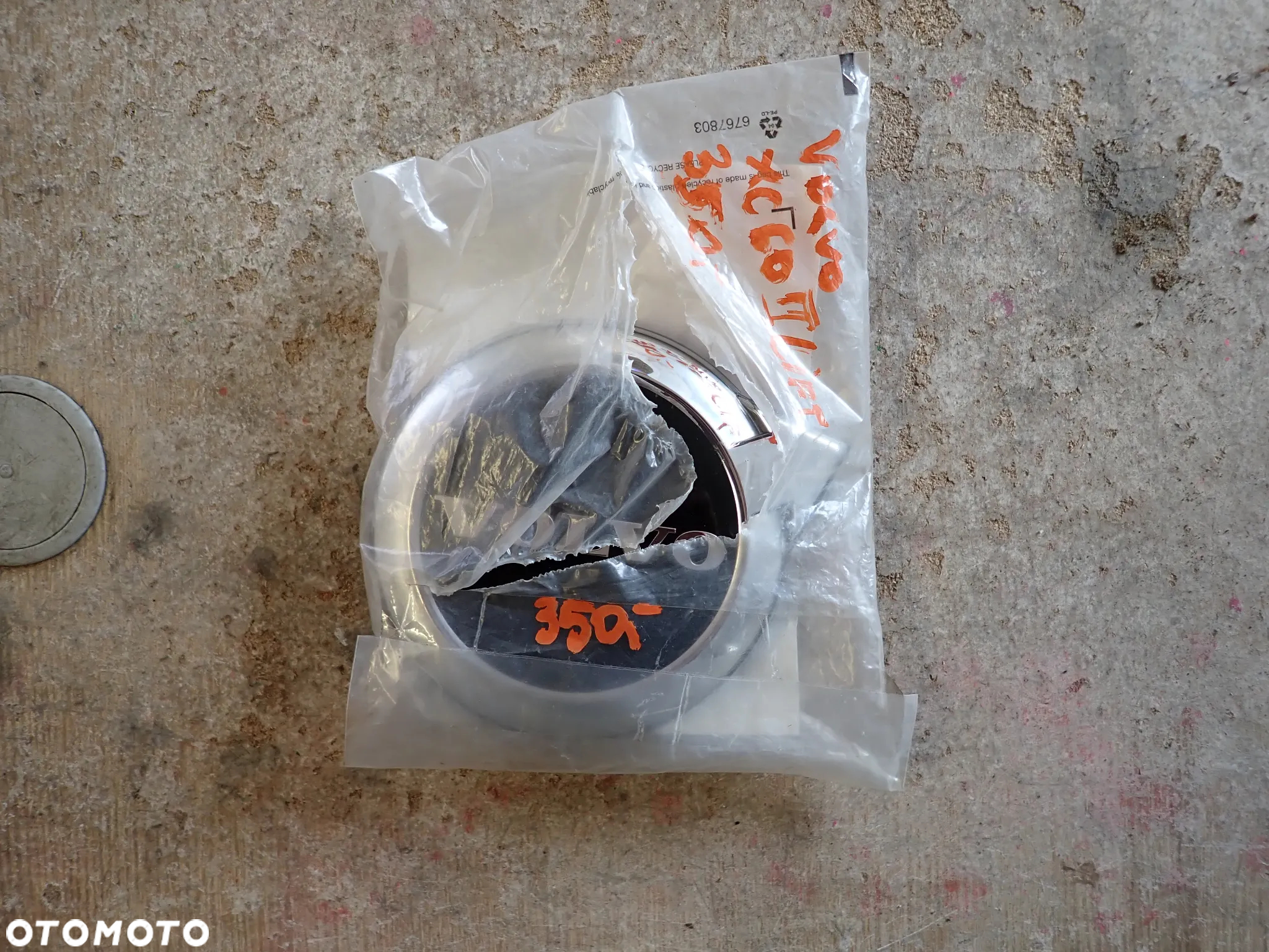 Volvo XC 60 II LIFT Emblemat Znaczek - 3