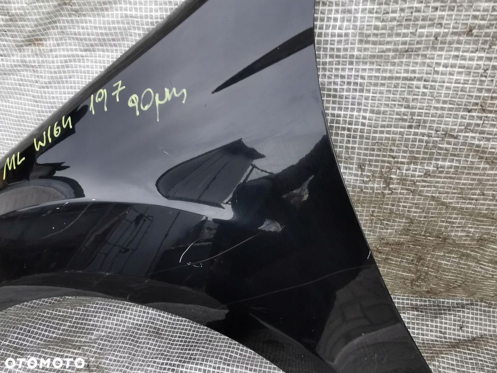 MERCEDES ML W164 05-11 BŁOTNIK PRZEDNI LEWY PRZÓD KOD LAKIERU 197 - 10