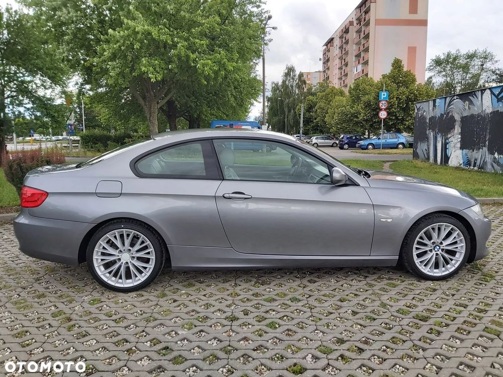 BMW Seria 3 320d DPF Efficient Dynamics Edition - 6