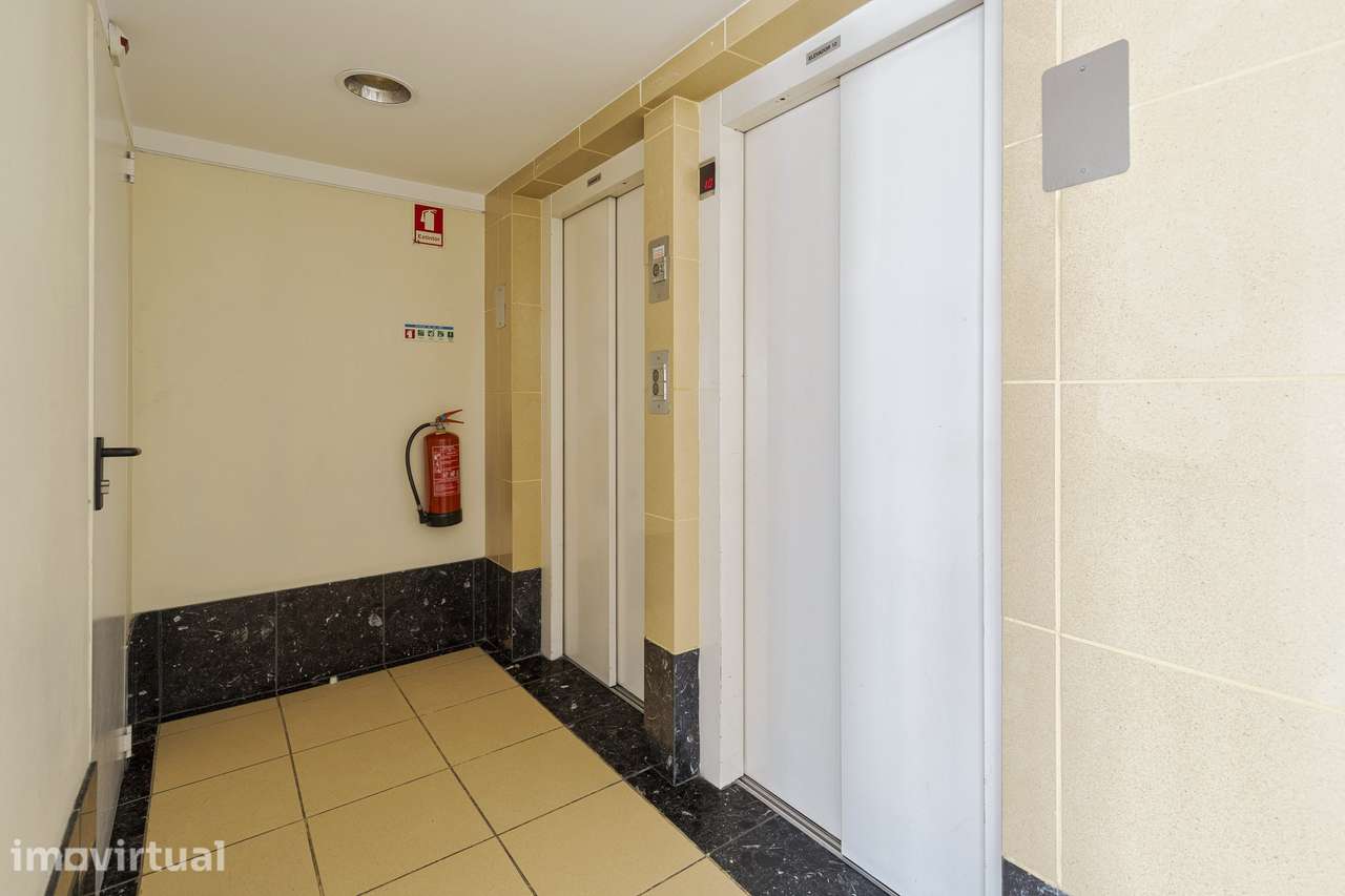 Apartamento T1 Mobilado c/ elevador | Lumiar - Grande imagem: 3/25