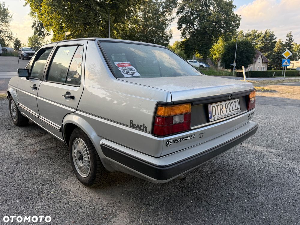 Volkswagen Jetta - 4