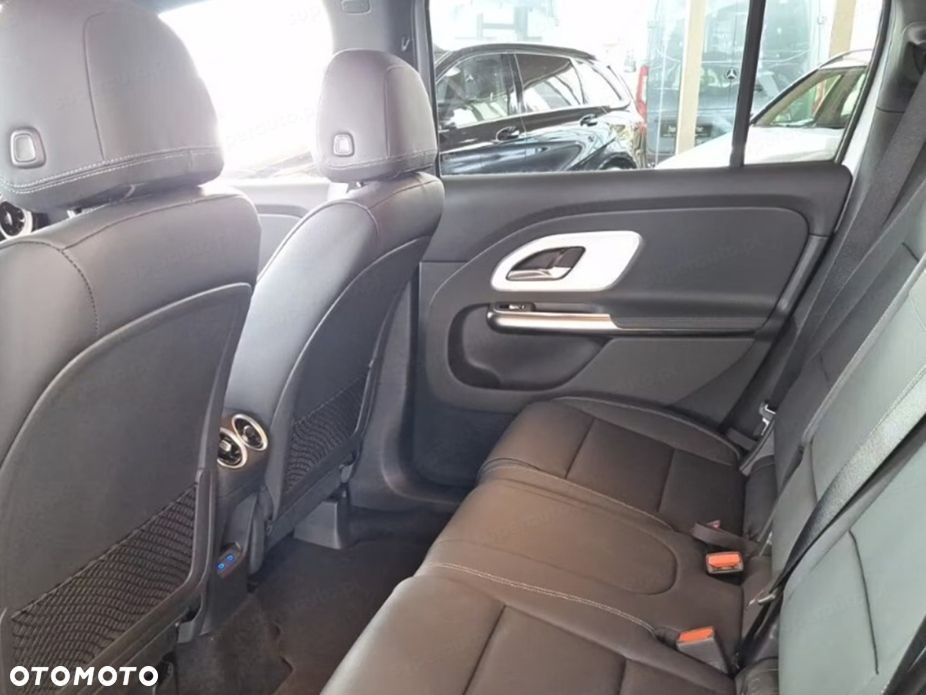 Mercedes-Benz GLB - 8