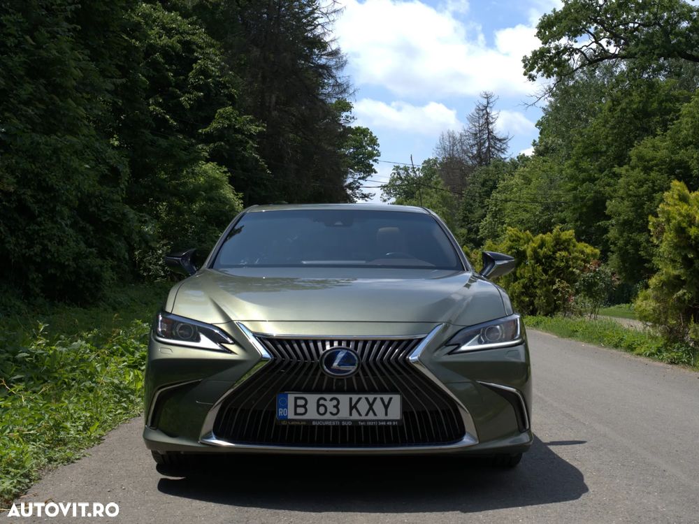 Lexus Seria ES 300h 2.5 TNGA HV 25H- 4X2 CVT Executive - 2
