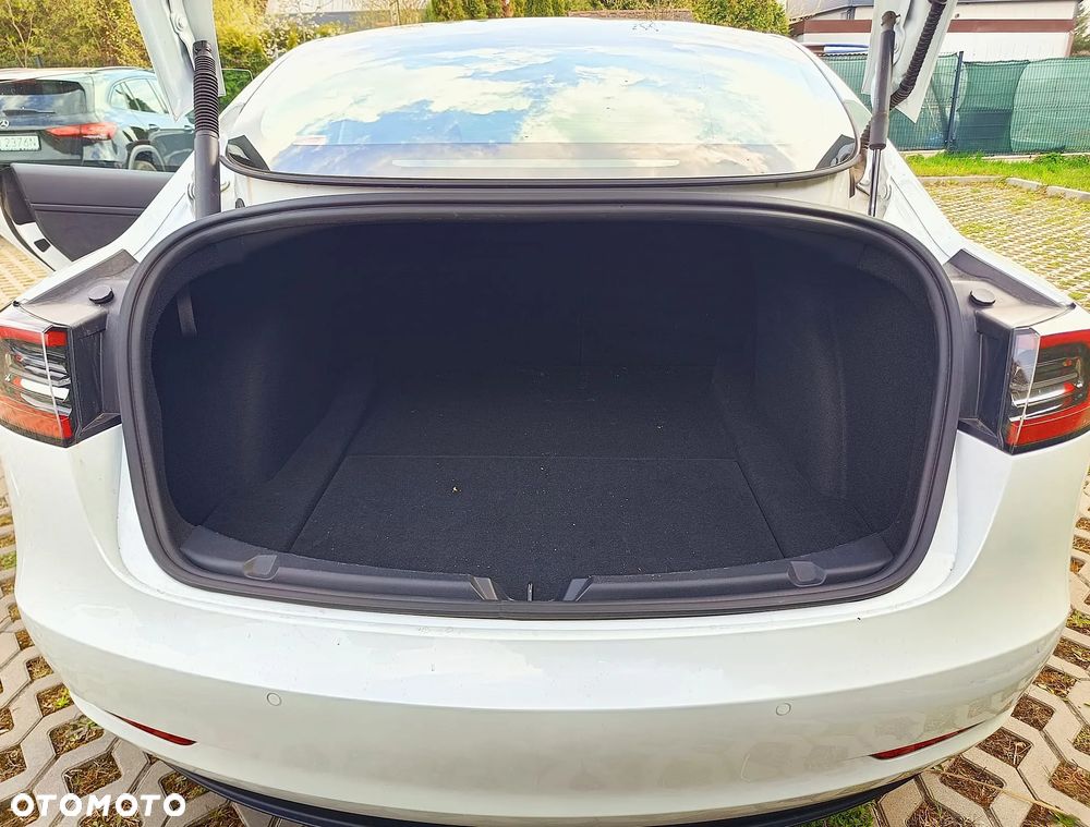 Tesla Model 3 - 32