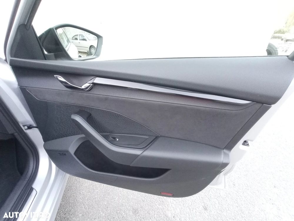 Skoda Octavia Combi RS 2.0 TDI DSG 4X4 - 24