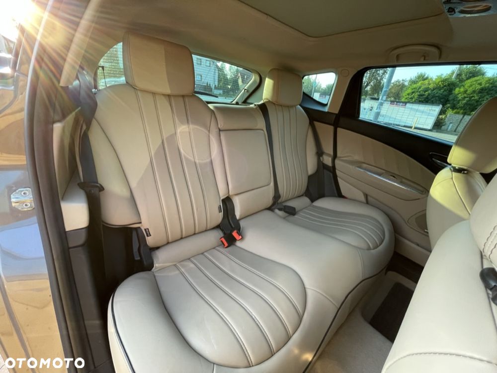 Lancia Delta 1.8 T-Jet Executive Sportronic - 11