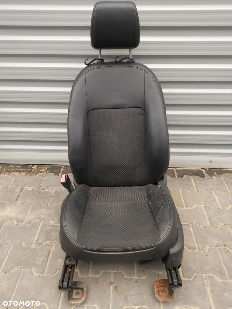 Fotel Lewy Przedni Ford Focus MK2 - 1