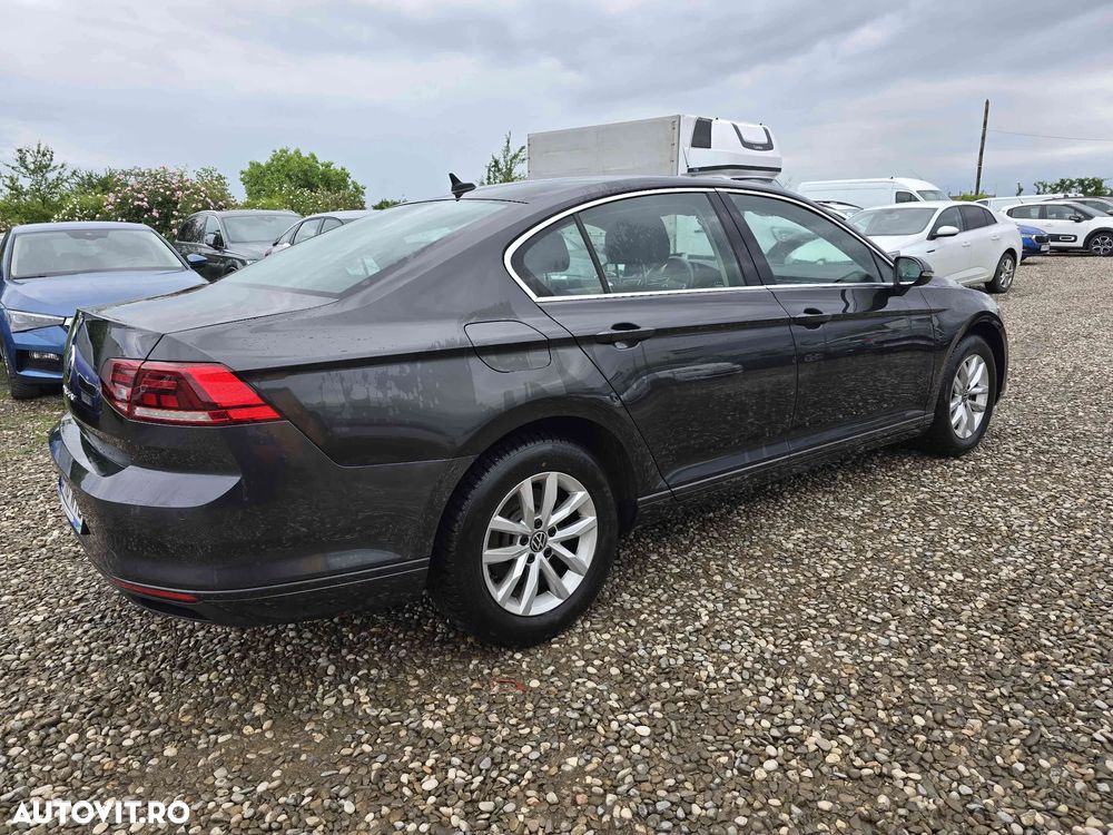Volkswagen Passat - 4