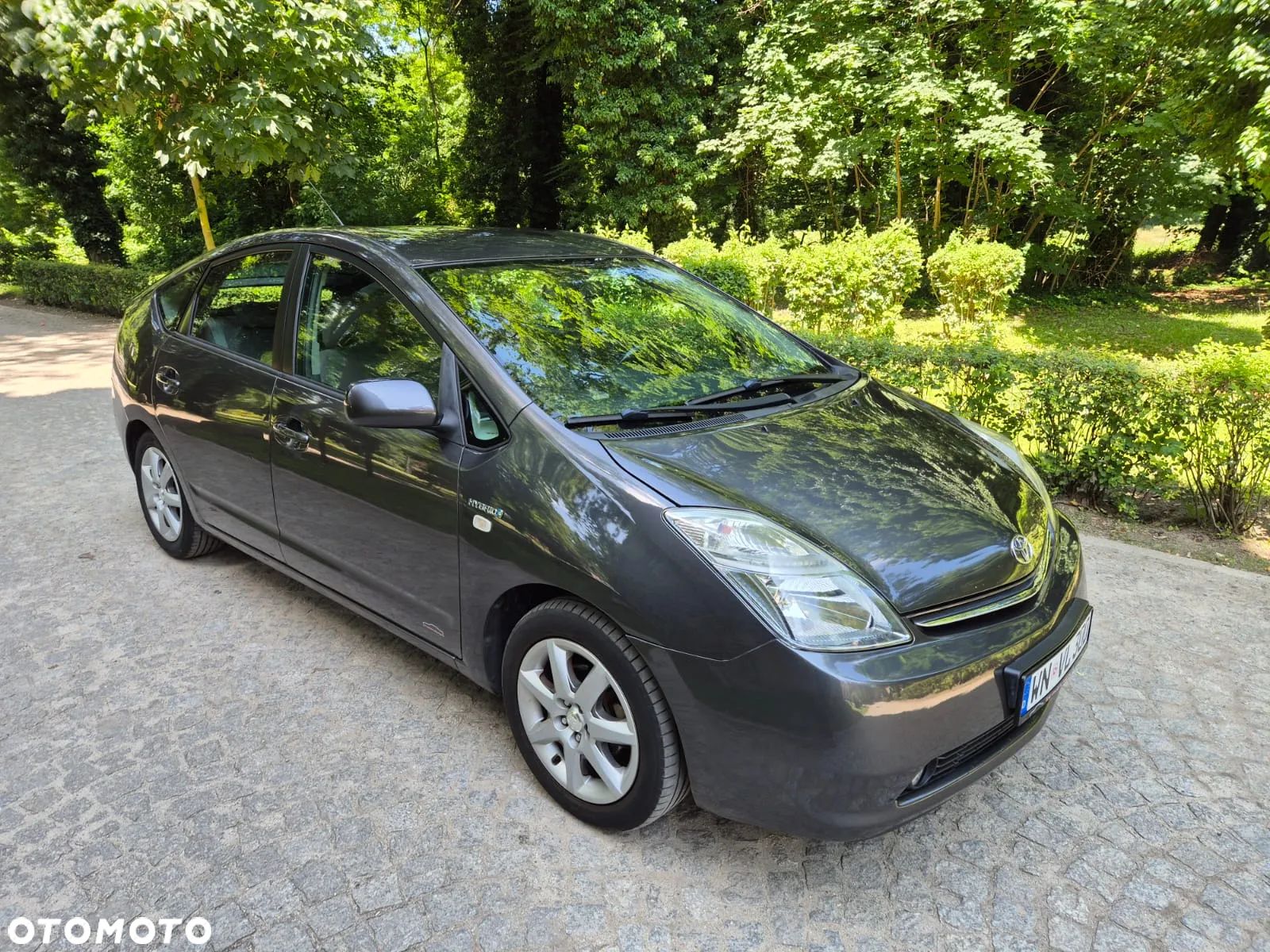 Toyota Prius (Hybrid) Executive - 1