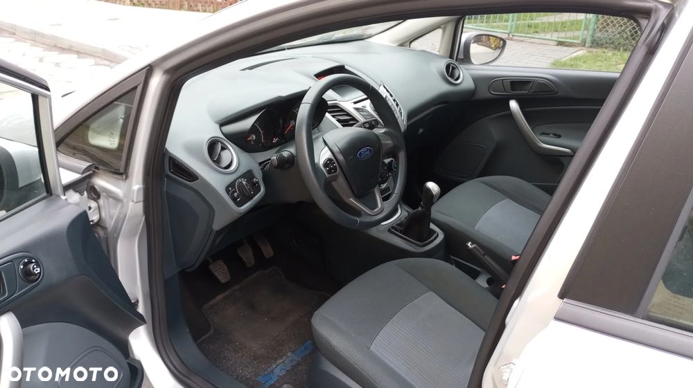 Ford Fiesta - 12