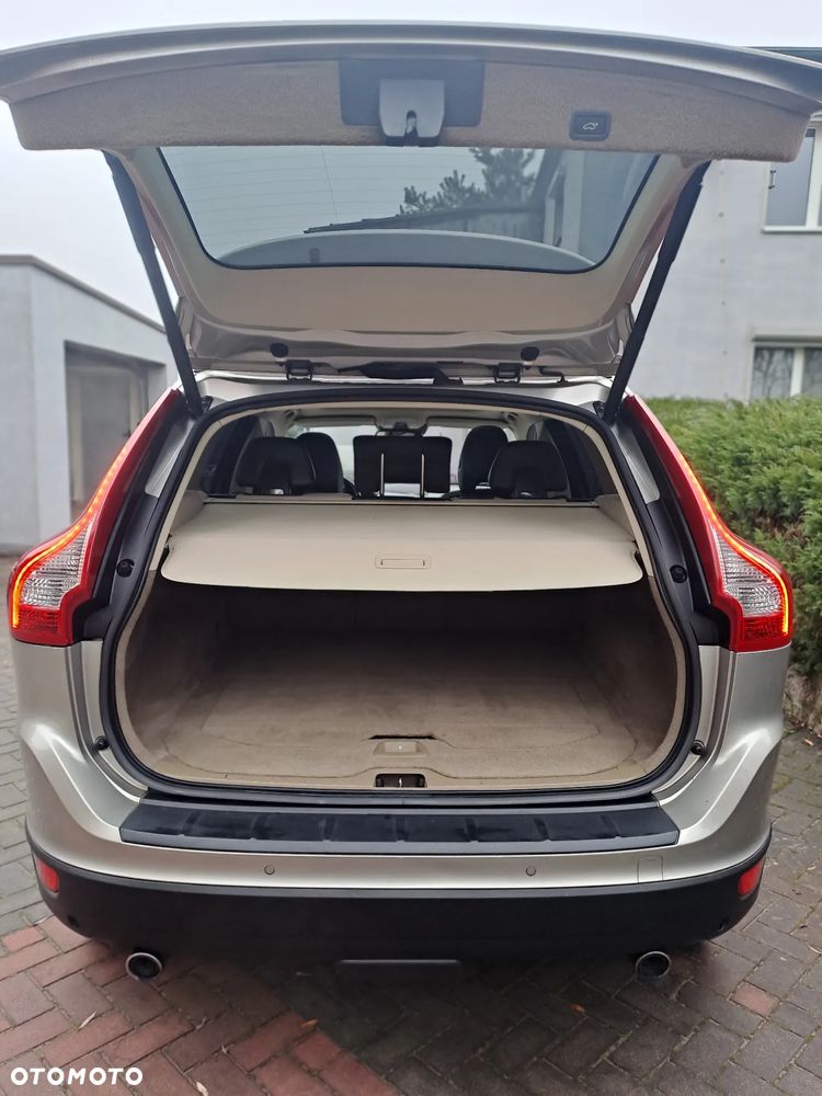 Volvo XC 60 D5 AWD Summum - 8