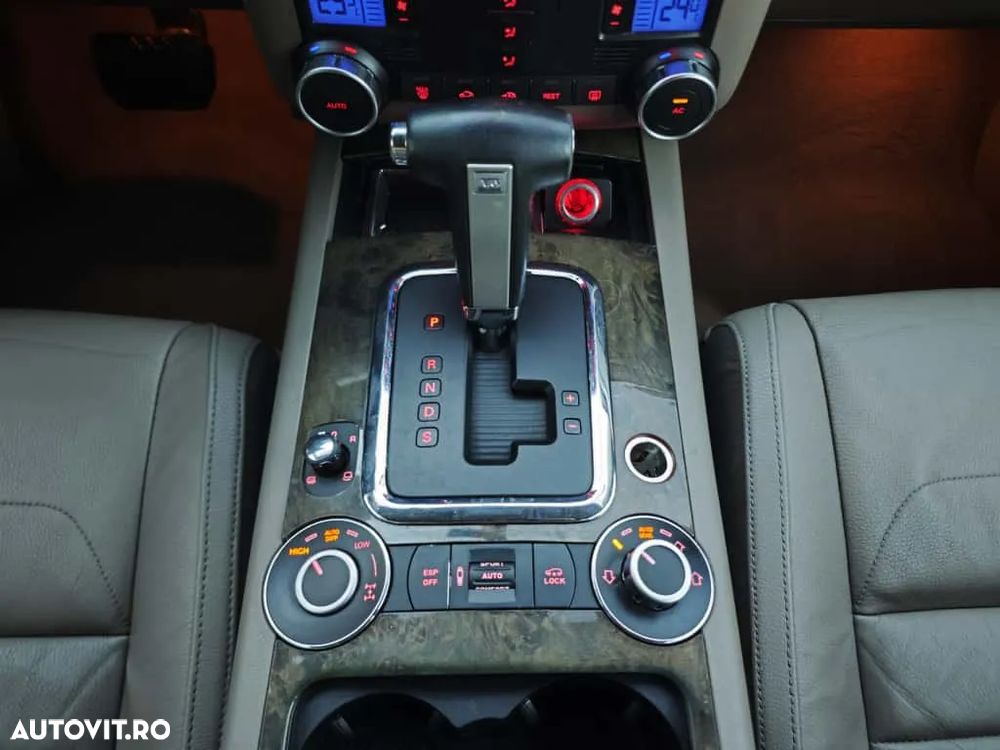 Volkswagen Touareg - 23