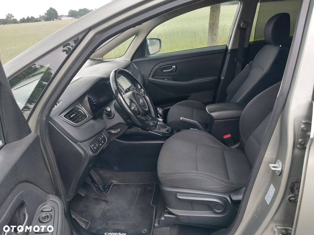 Kia Carens 1.7 CRDi L 7os - 14