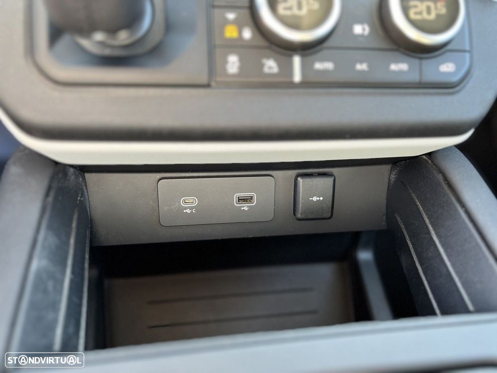 Land Rover Defender 110 D240 S - 17