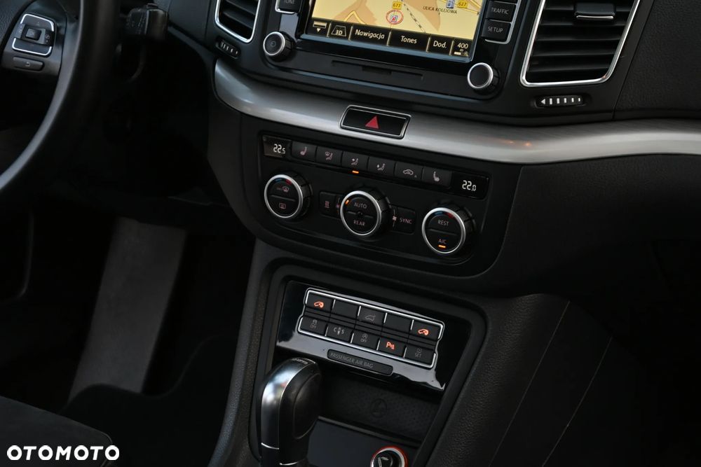 Volkswagen Sharan 2.0 TDI DSG Highline - 23