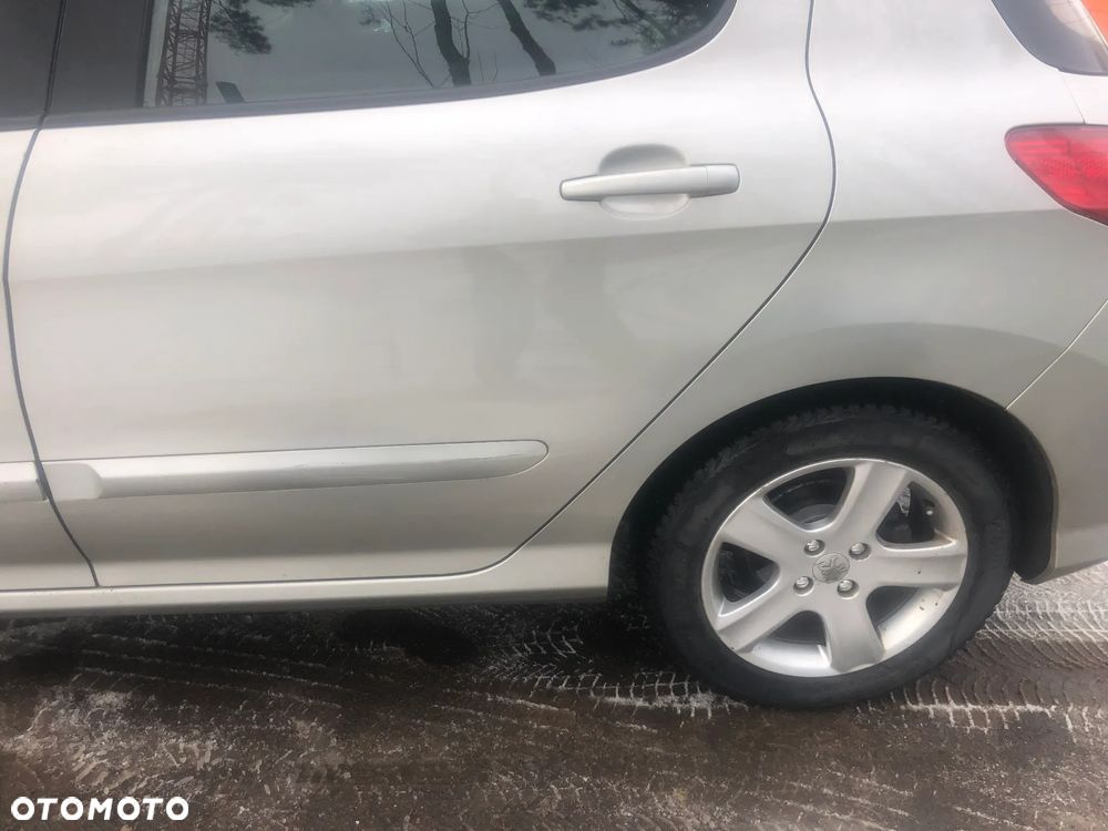 Peugeot 308 1.6 Premium Plus - 6