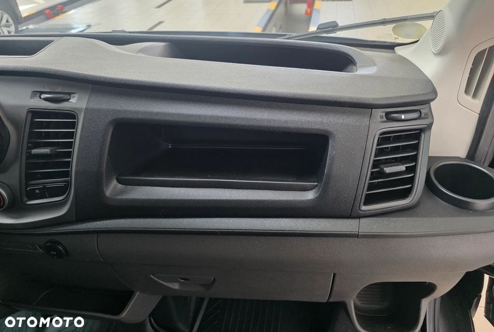 Ford Transit - 19