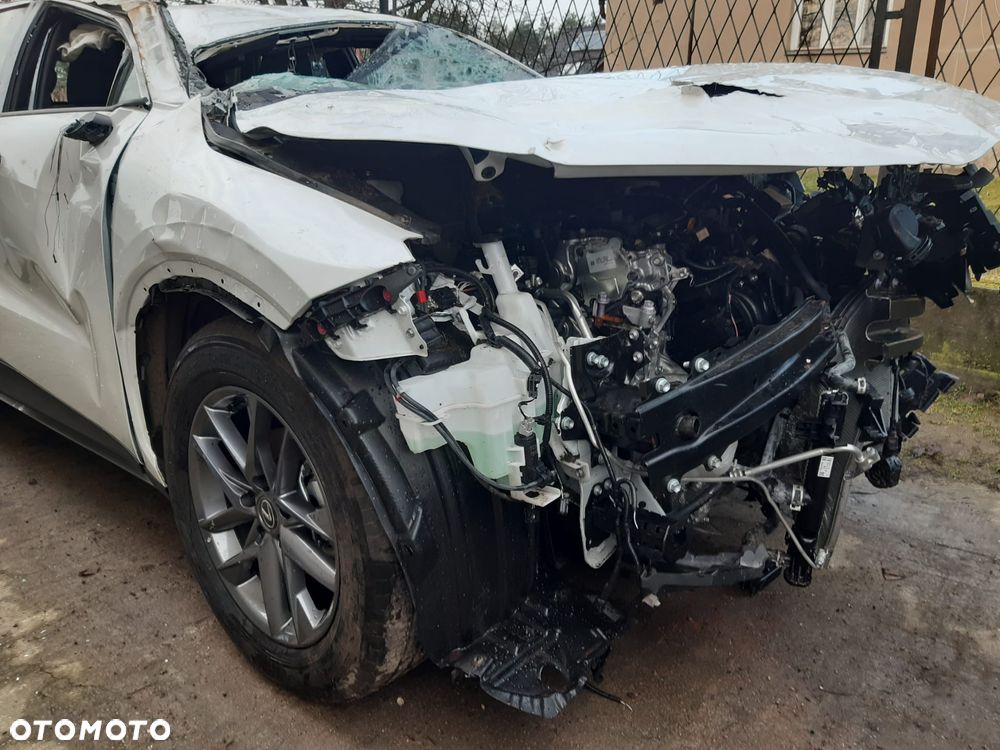 Lexus LBX 1.5 Hybrid - 4