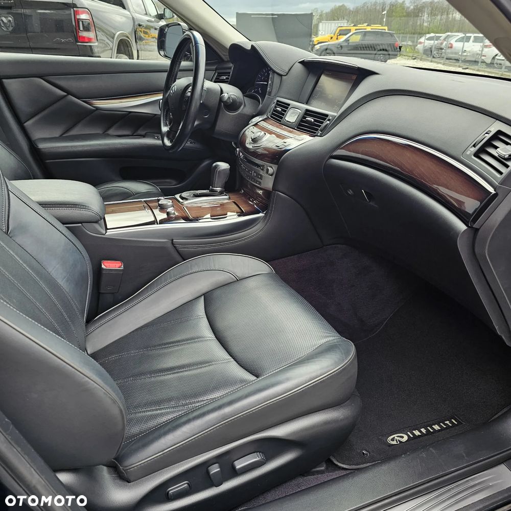 Infiniti Q70 Hybrid Premium Tech - 2
