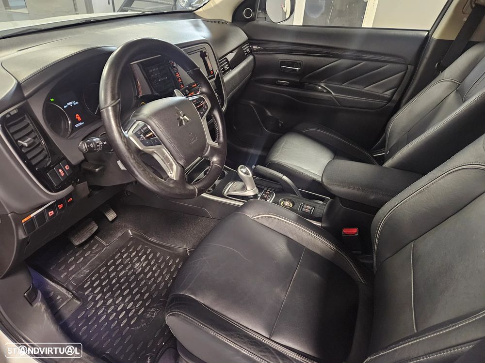 Mitsubishi Outlander - 8