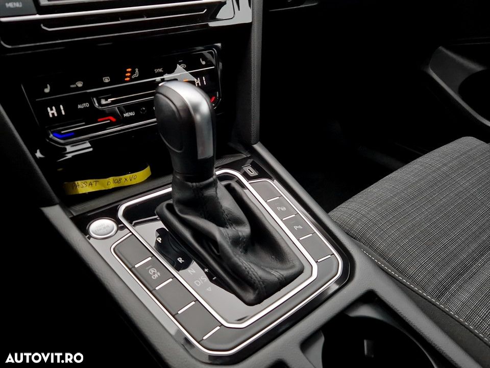 Volkswagen Passat 2.0 TDI DSG Comfortline - 18
