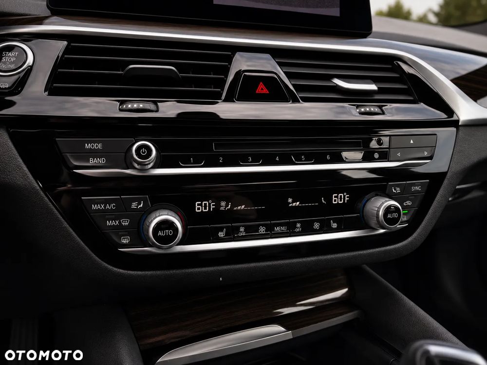 BMW Seria 5 530i xDrive Sport Line - 27