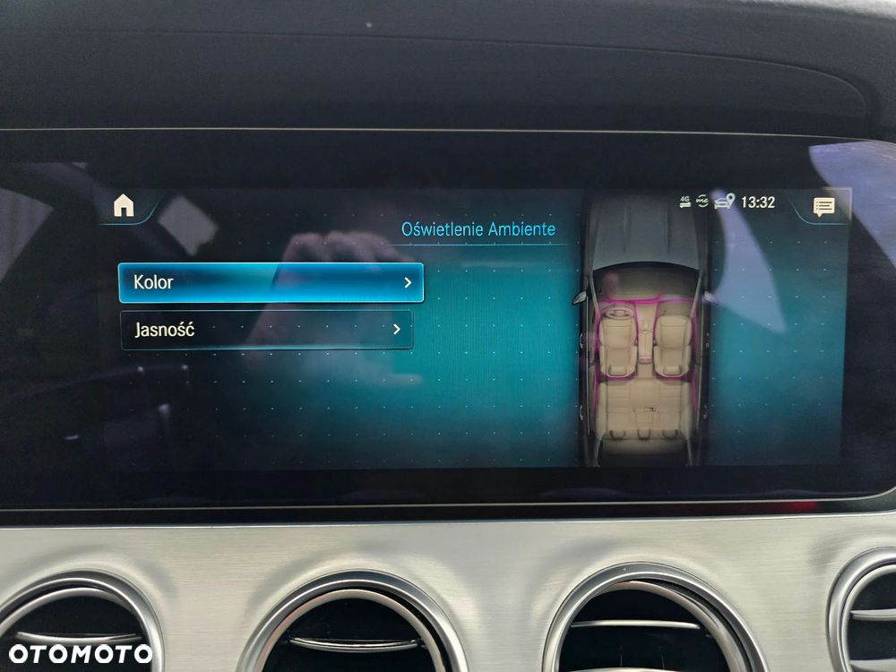 Mercedes-Benz Klasa E 300 Business Edition - 33